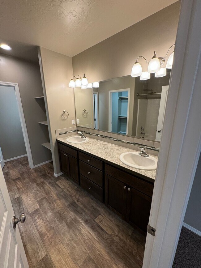 Building Photo - Charming 3-bedroom, 2-bathroom home locate...