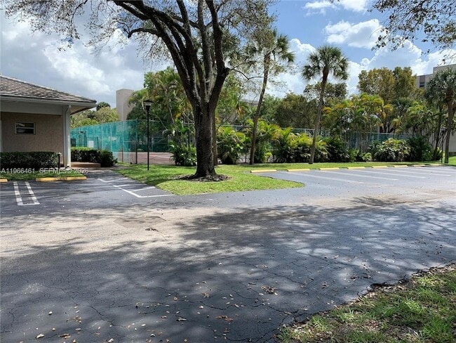 Building Photo - 1075 Riverside Dr