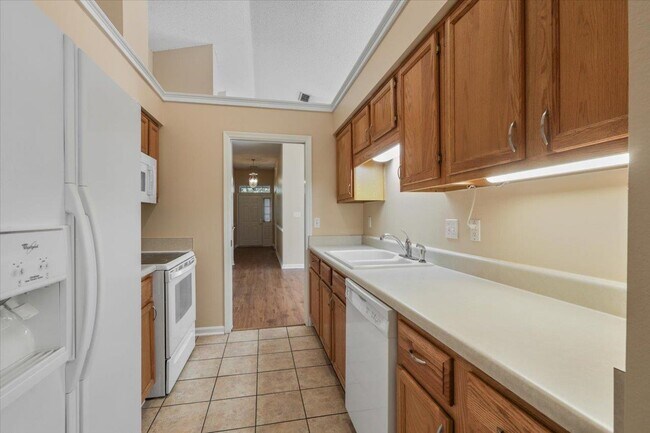 Building Photo - 135 Ivernia Loop