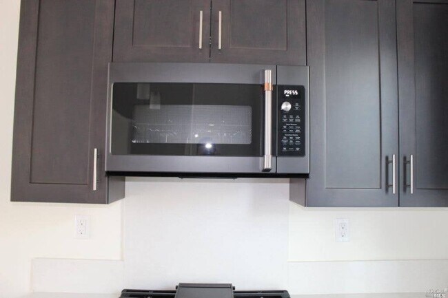 Building Photo - 1624 3rd St