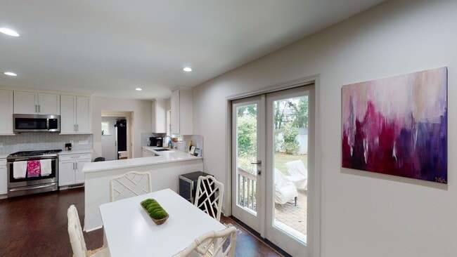 Building Photo - 1329 Mockingbird Ln