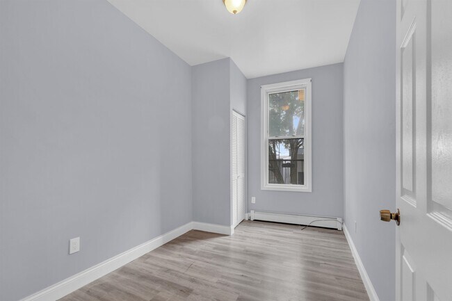 Building Photo - 149 Bowers St