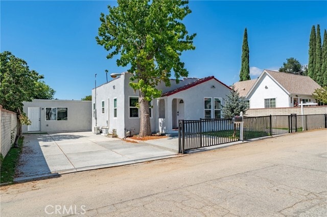 Building Photo - 2461 St Pierre Ave