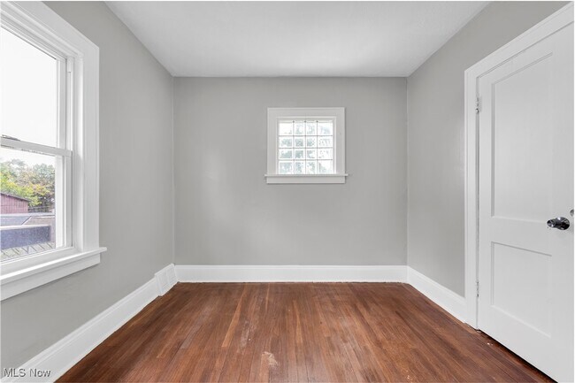 Building Photo - 7902 Rosewood Ave
