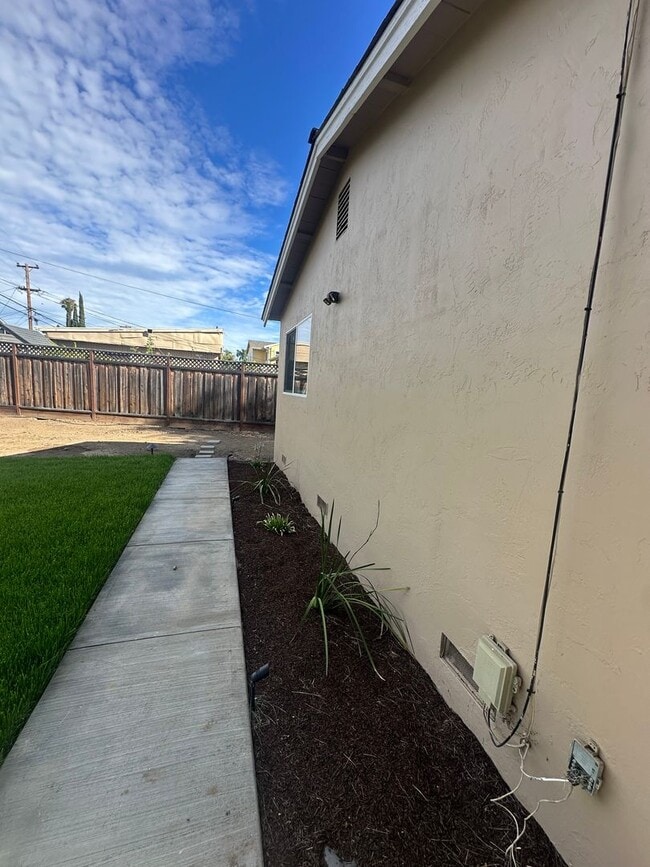 Building Photo - 4309 Ross Ave