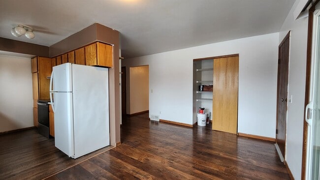 Building Photo - 2421 Adler Cir