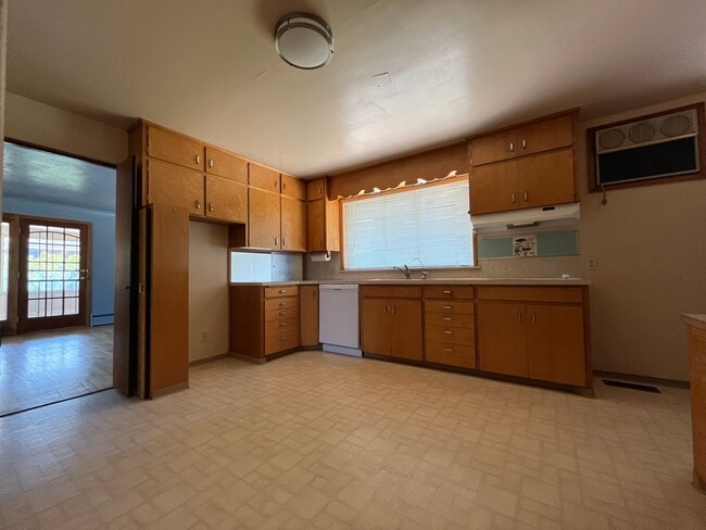 Building Photo - 4707 W 7th Ave