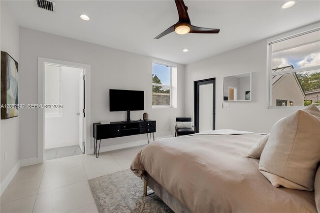 Building Photo - 320 NE 88th St