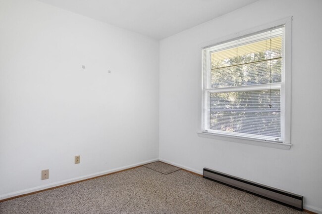 Building Photo - Charming 3 Bedroom Home with Tranquil Sett...