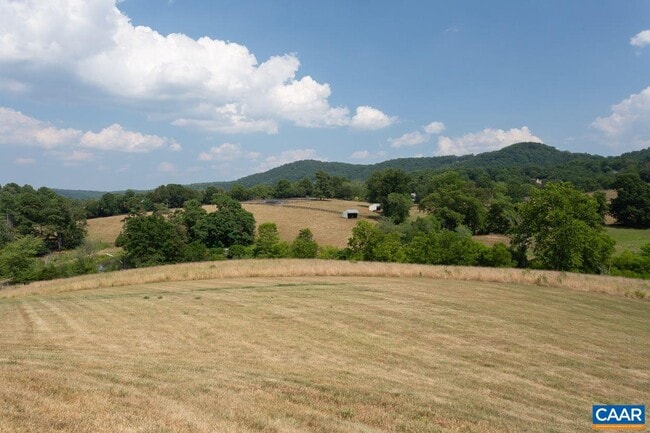 Building Photo - 585 Ragged Mountain Dr
