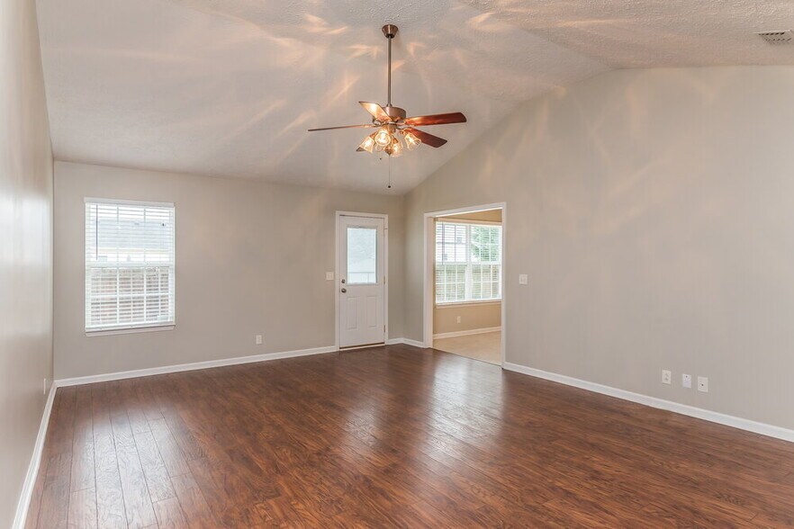 Building Photo - 3012 Wellington Pl