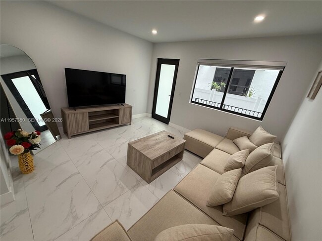 Building Photo - 944 Jefferson Ave