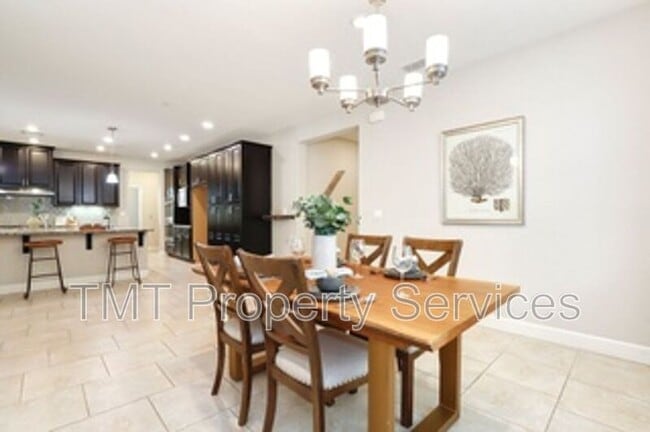 Building Photo - 1141 Vista Verde Dr