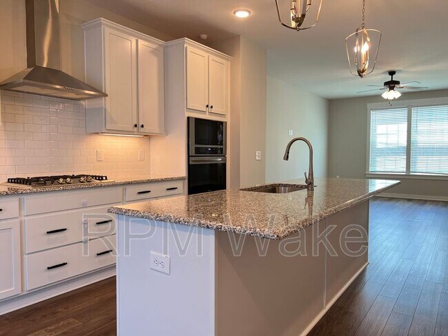 Building Photo - 445 Rally Point Pl