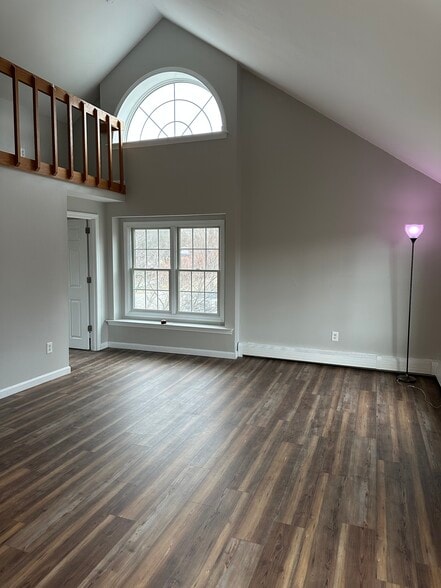 Building Photo - 1183 Kingstown Rd