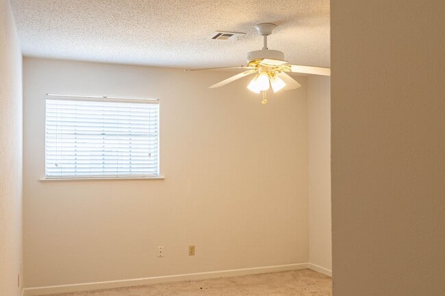 Building Photo - 6508-6510 Alford