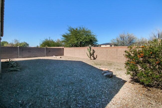 Building Photo - 17320 W Caribbean Ln