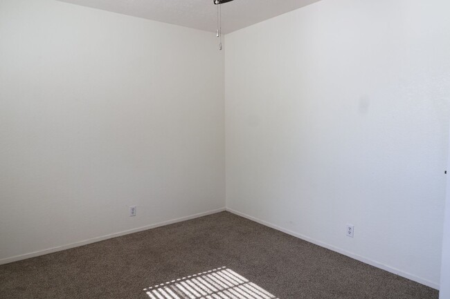 Building Photo - 528 S Sorrel St