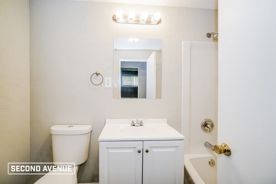 Building Photo - 642 Garden City Dr