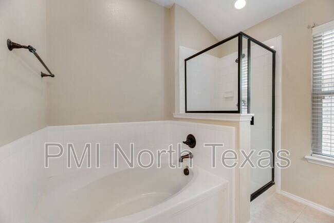 Building Photo - 2677 Calmwater Dr