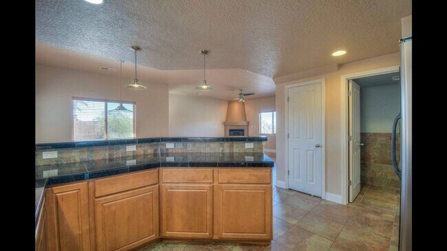 Building Photo - Available Now! Beautiful 3 Bedroom/2 Bathroom Home in Northeast Albuquerque