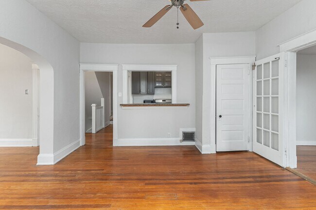 Building Photo - 2607 Robertson Ave