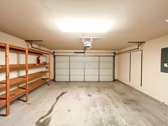 Building Photo - Available 7/16/2025 Beautiful 1 story, 4 b...