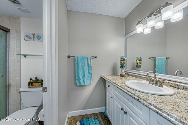 Building Photo - 2175 Golf Isle Dr