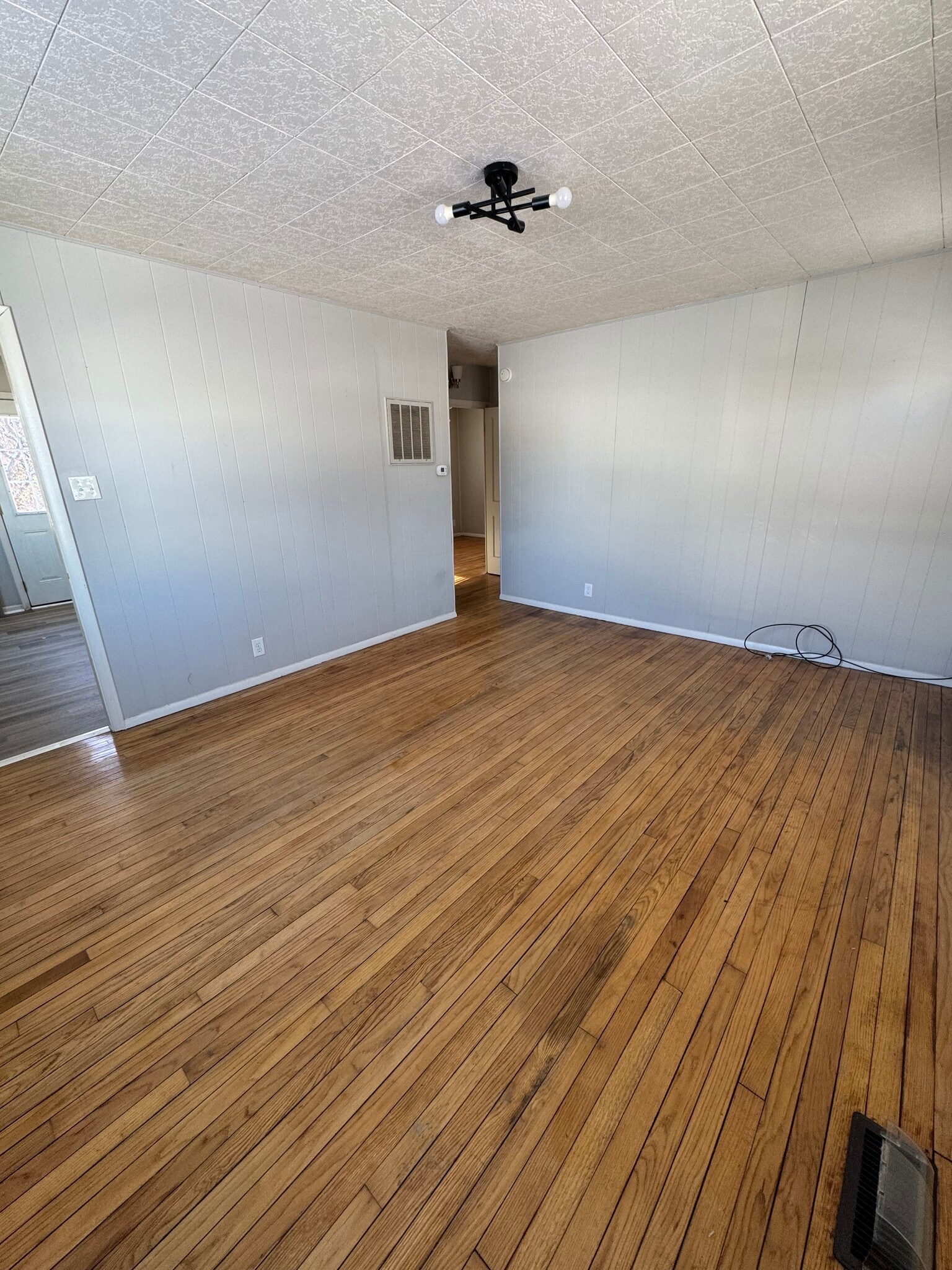 Building Photo - 381 Alena St