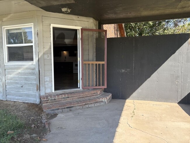 Building Photo - 13950 E Nutmeg Rd