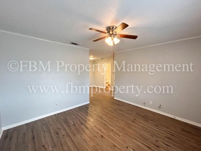 Building Photo - 330 W College St