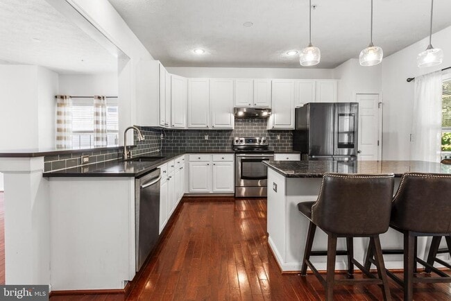 Building Photo - 8220 Silverton Ct