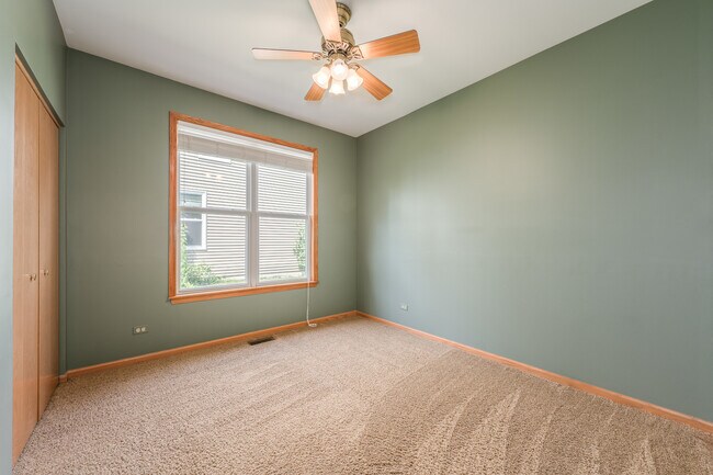Building Photo - 1065 Red Clover Dr