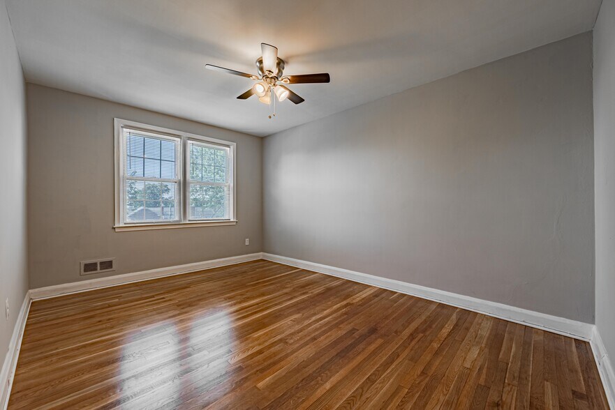 Building Photo - 1565 Dellsway Rd