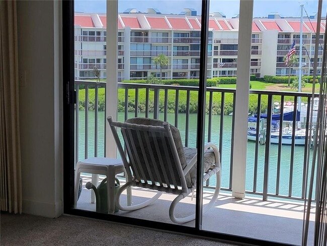 Building Photo - 7600 Sun Island Dr S