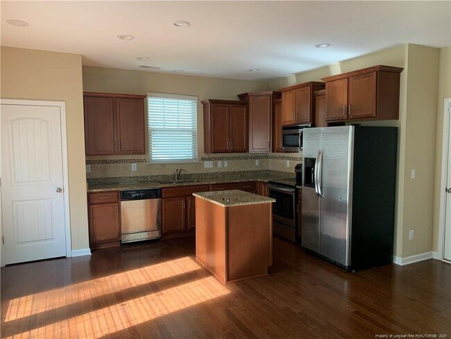 Building Photo - 261 River Oak St