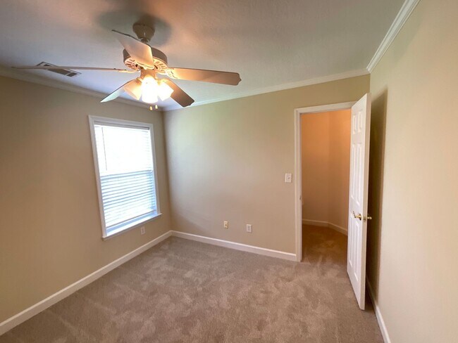 Building Photo - 4196 Aerie Cir