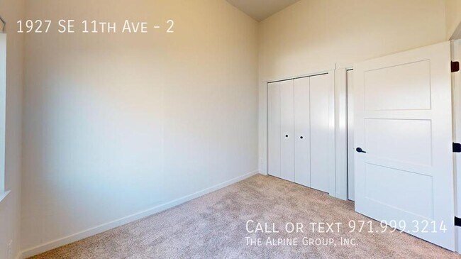 Building Photo - 1927 SE 11th Ave