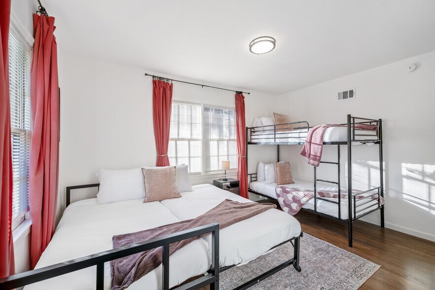 Building Photo - 1464 E 41st St