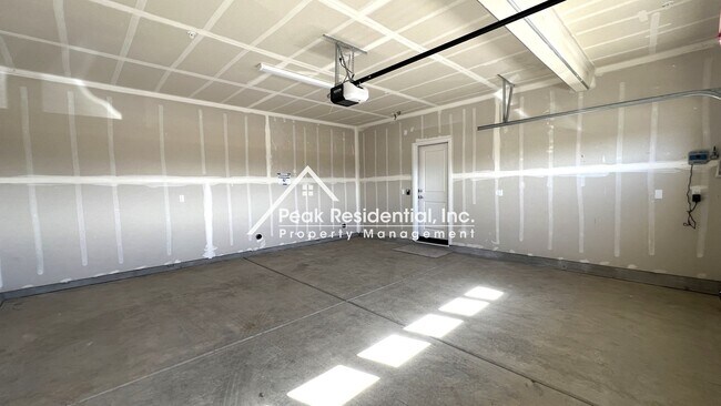 Building Photo - Newer Elk Grove 4bd/3.5ba Home near Big Horn & Poppyridge Rd