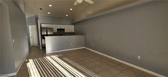 Building Photo - 401 SE 24th Ave