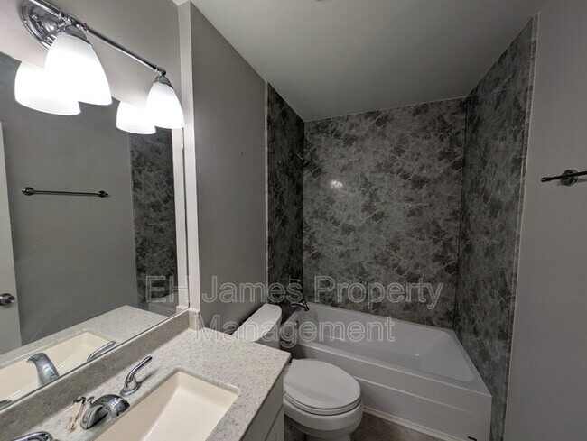 Building Photo - 1912 E 55th Pl