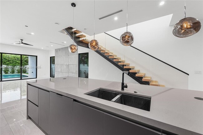 Building Photo - 813 NE 17th Terrace