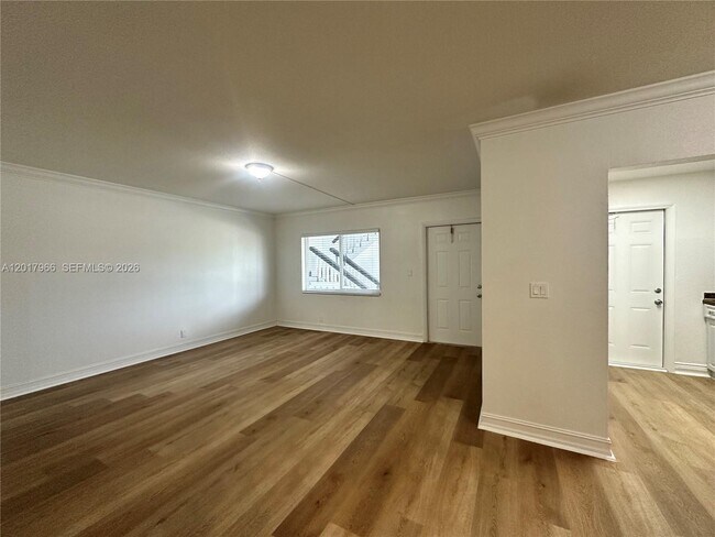 Building Photo - 1400 NE 56th St