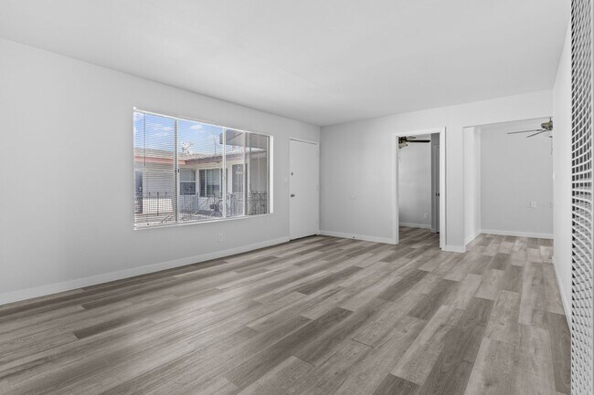 Interior Photo - 1050 Gaviota Avenue
