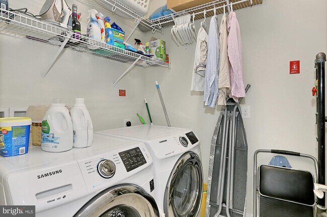 Building Photo - 1915 Main Line Blvd