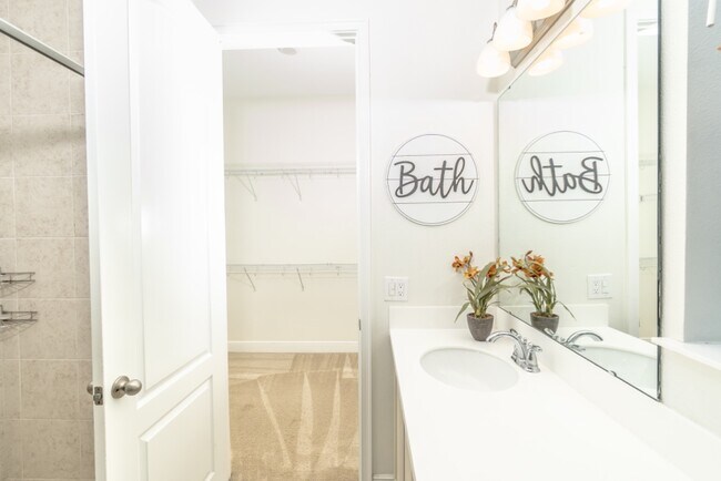 Building Photo - Dog-Friendly Laureate Park Home | 3 Bedrooms + Office Near Trails