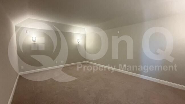 Building Photo - 3508 Covedale Blvd