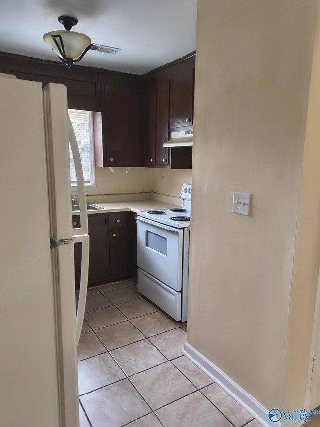 Building Photo - 6206 Friar Tuck Dr NW