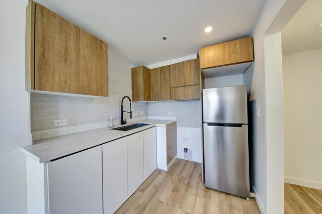 Building Photo - AMAZING NEW CONSTRUCTION UNIT NEAR DOWNTOWN
